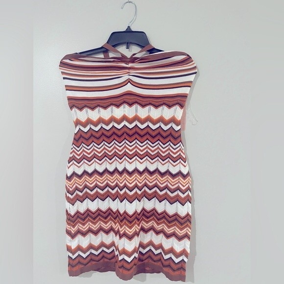 CRAVE FAME
Juniors' Halter Zig Zag Dress size Meduim - Picture 4 of 6